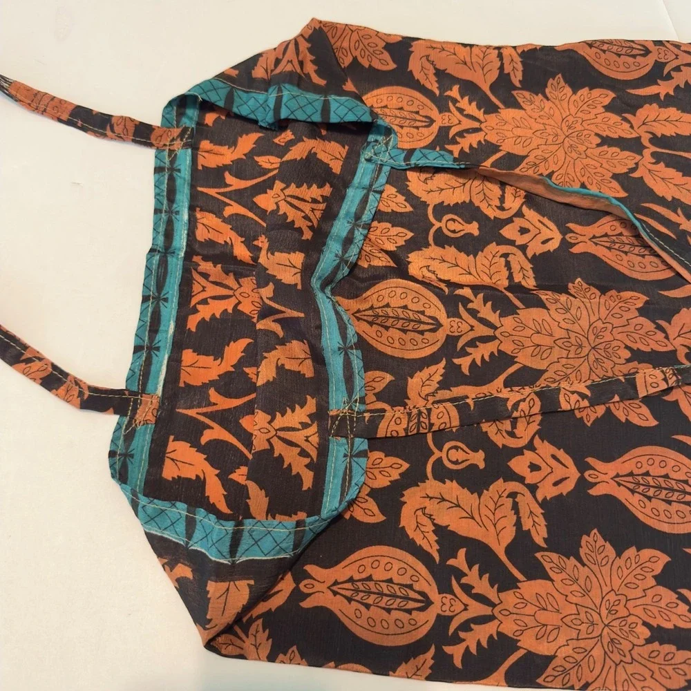 The Unbranded Brand lightweight tote